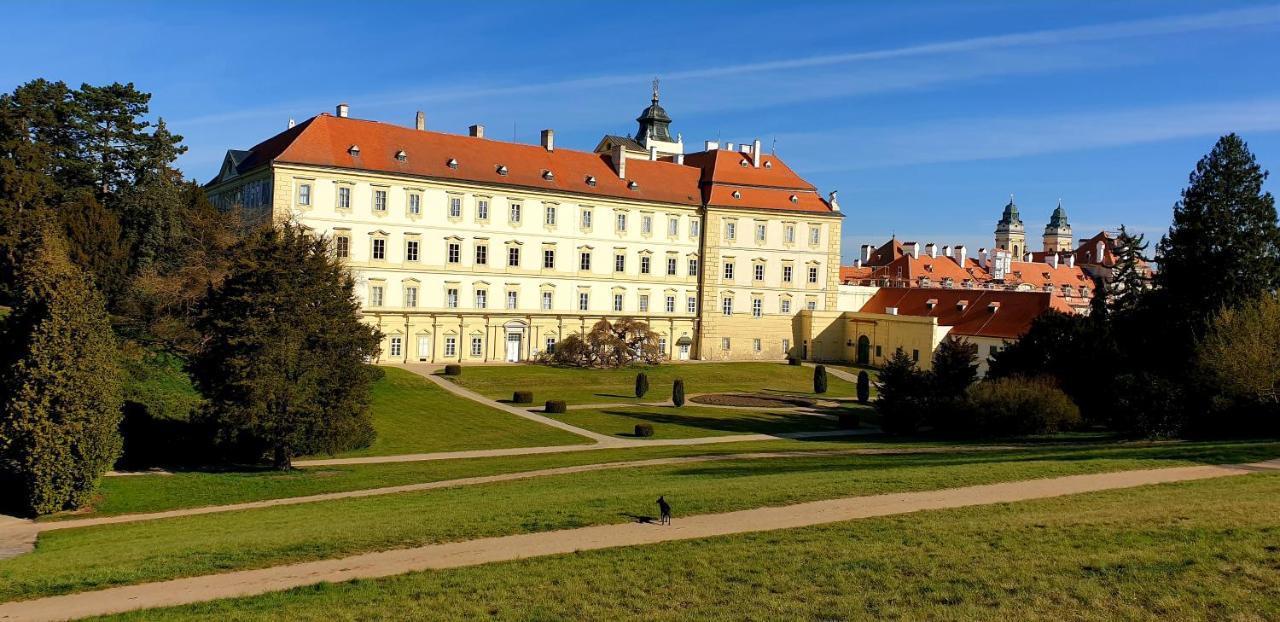 Penzion U Vlku Valtice Exterior photo