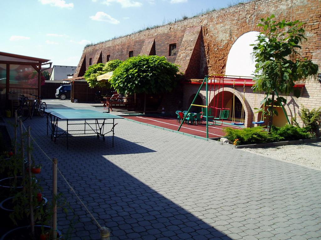 Penzion U Vlku Valtice Exterior photo