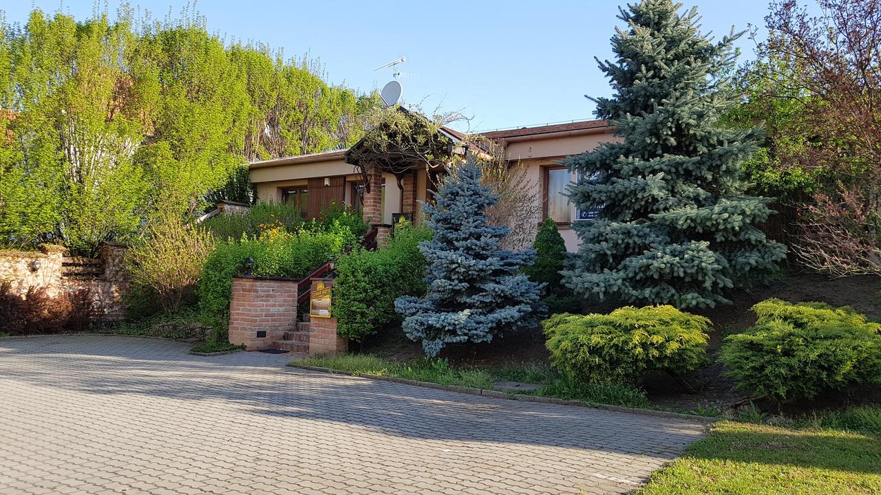 Penzion U Vlku Valtice Exterior photo